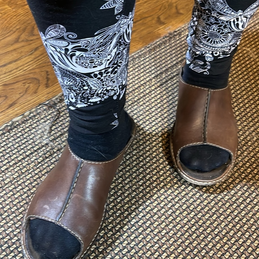 Merrill sandals. Well broke in.  Size 7.  Brown